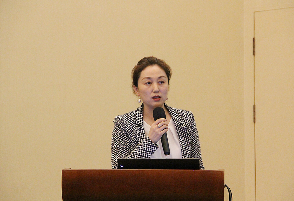 酒店集团总经理任艳华代表经营班子作年度工作报告,全面总结回顾了